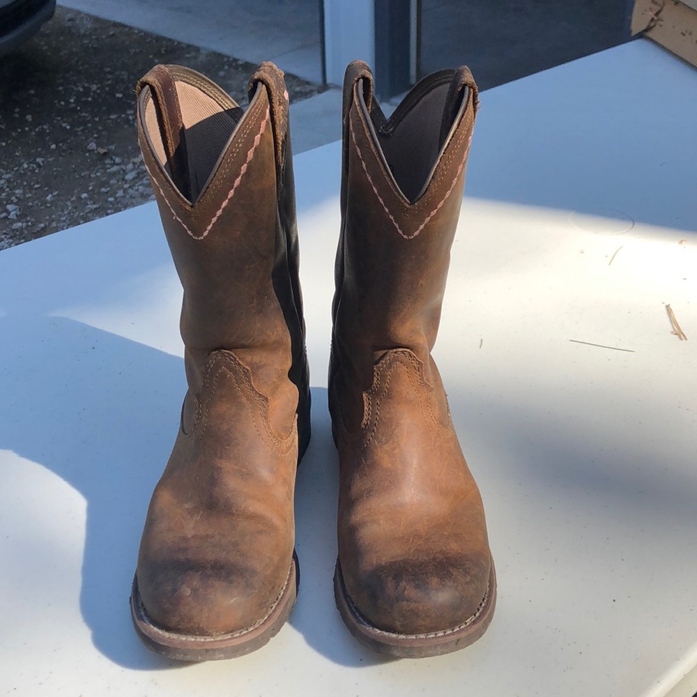 Ariat Unbridled Roper boots